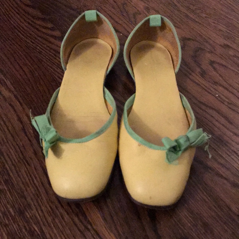 Hollywould yellow d’orsay flats size 10
